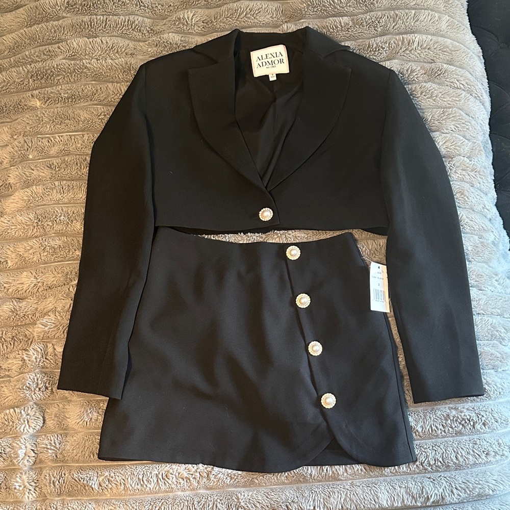 Alexia Admor Elegant Black Cropped Blazer and Skirt Set
